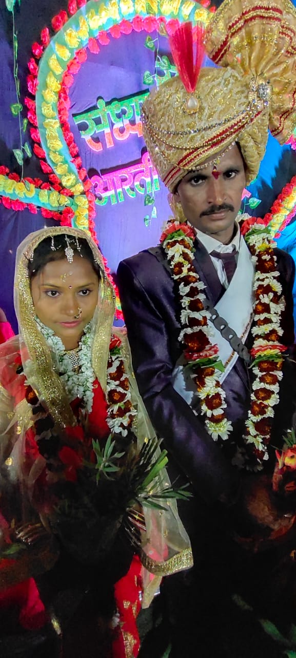 Sandhya Vaishnav & Ganesh Vaishnav 